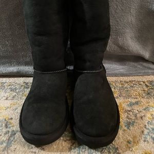 Black Youth Uggs Size 5